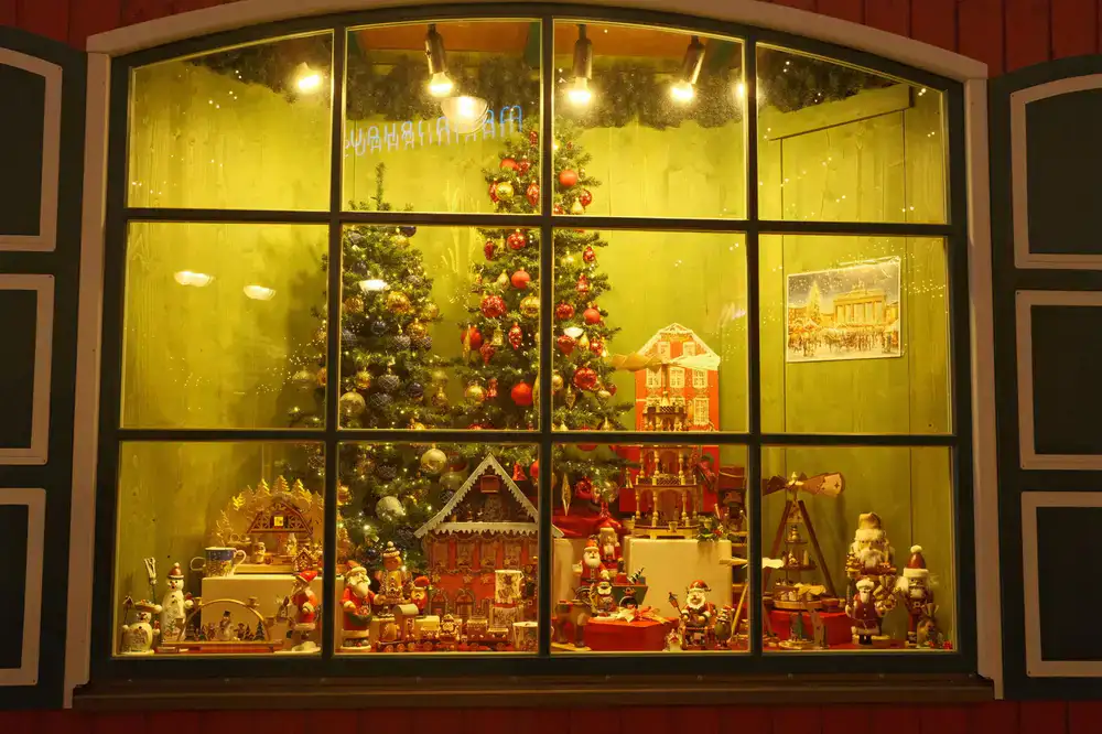 Window display at Natural Loom